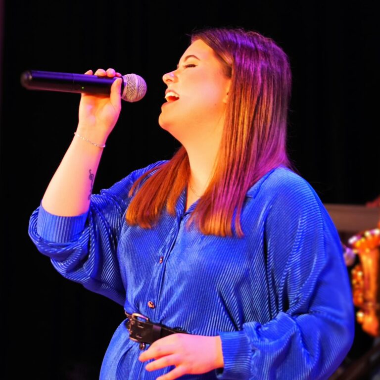 410089370 338915805519280 1681587443742959369 n 768x768